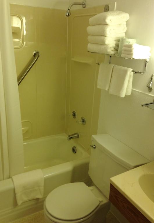 Indianhead Motel Ironwood Room photo